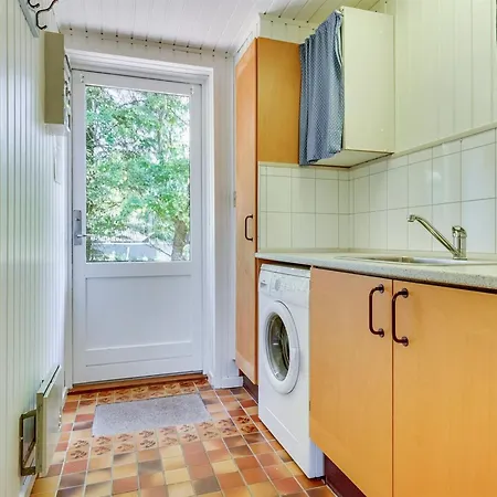 Vakantiehuis Elinbjoern - 1km From The Sea By Interhome *