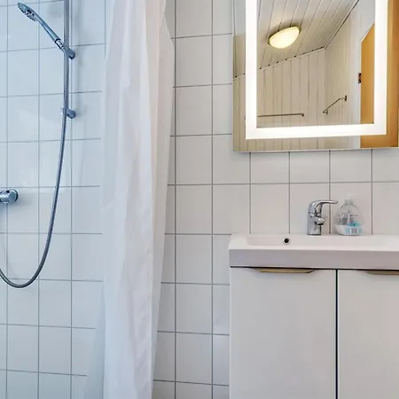 Elinbjoern - 1km From The Sea By Interhome Vakantiehuis *