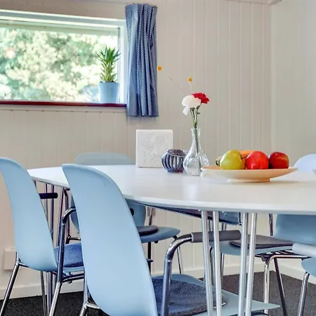 Elinbjoern - 1km From The Sea By Interhome Vakantiehuis *