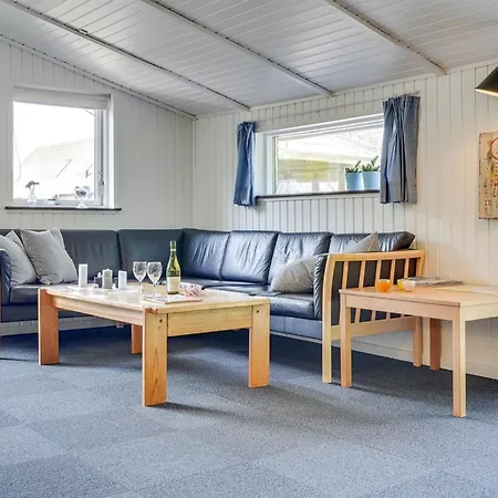 Elinbjoern - 1km From The Sea By Interhome