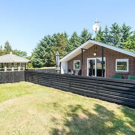 Elinbjoern - 1km From The Sea By Interhome Vakantiehuis *